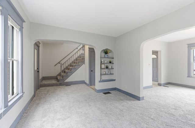 902 Dodd Road, West Saint Paul, MN 55118