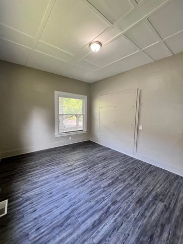 334 N NEW YORK AVE, Wichita, KS 67214