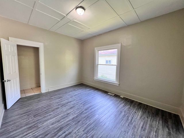 334 N NEW YORK AVE, Wichita, KS 67214