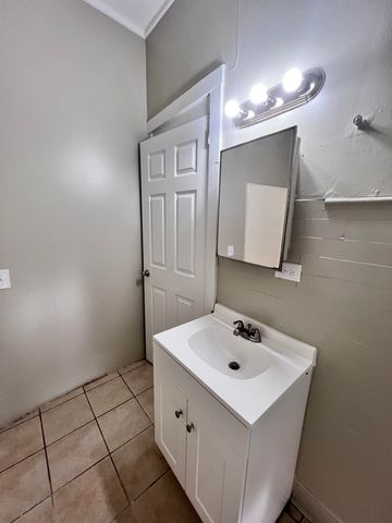 334 N NEW YORK AVE, Wichita, KS 67214