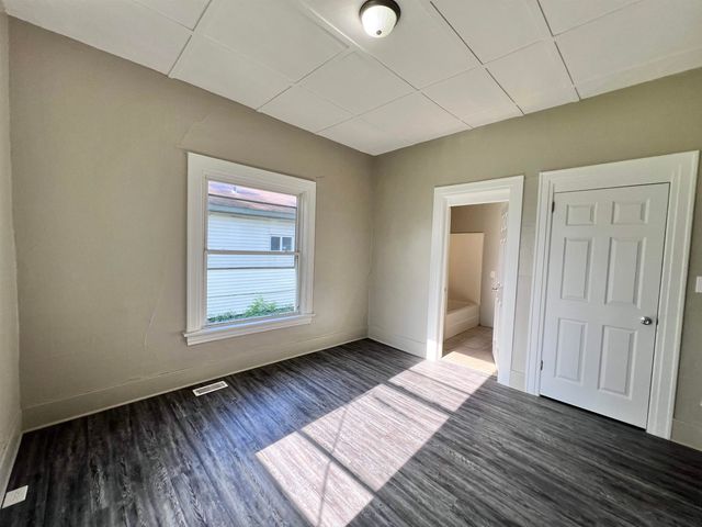 334 N NEW YORK AVE, Wichita, KS 67214