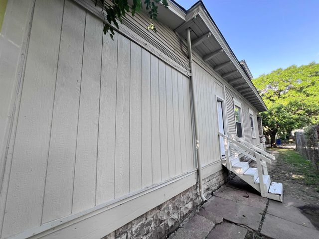 334 N NEW YORK AVE, Wichita, KS 67214