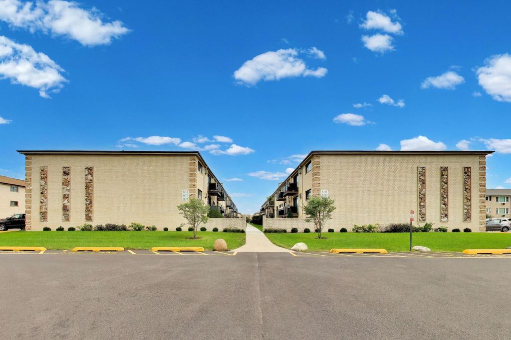 5101 N EAST RIVER Road 1K, Chicago, IL 60656