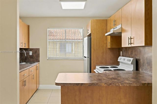 2730 W 61st Pl 201, Hialeah, FL 33016
