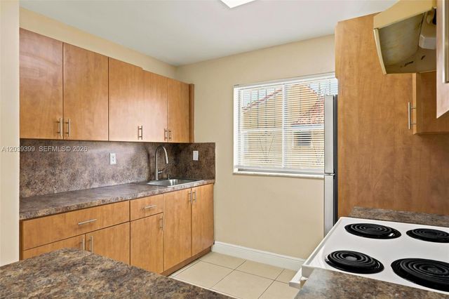 2730 W 61st Pl 201, Hialeah, FL 33016