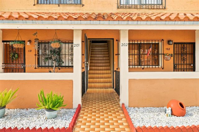 2730 W 61st Pl 201, Hialeah, FL 33016