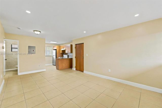 2730 W 61st Pl 201, Hialeah, FL 33016