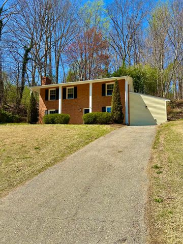 105 Ridgewood CIR, Covington, VA 24426