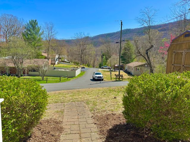 105 Ridgewood CIR, Covington, VA 24426