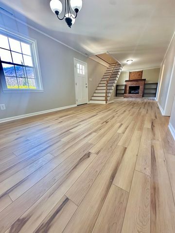 105 Ridgewood CIR, Covington, VA 24426