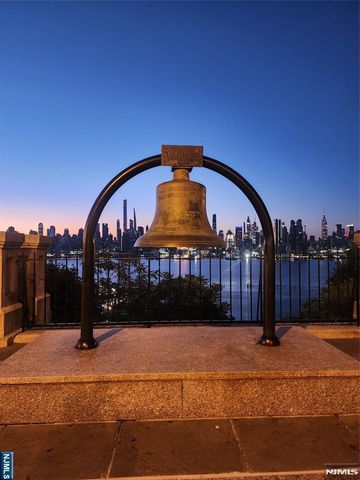 1055 Boulevard East B7, Weehawken, NJ 07086