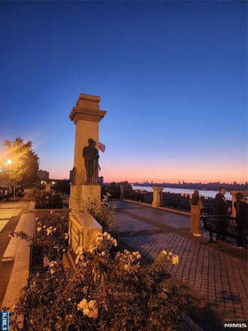 1055 Boulevard East B7, Weehawken, NJ 07086