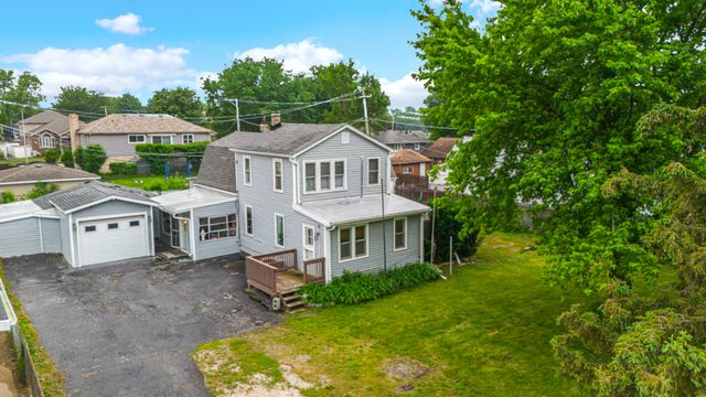 9827 Melvina Avenue, Oak Lawn, IL 60453