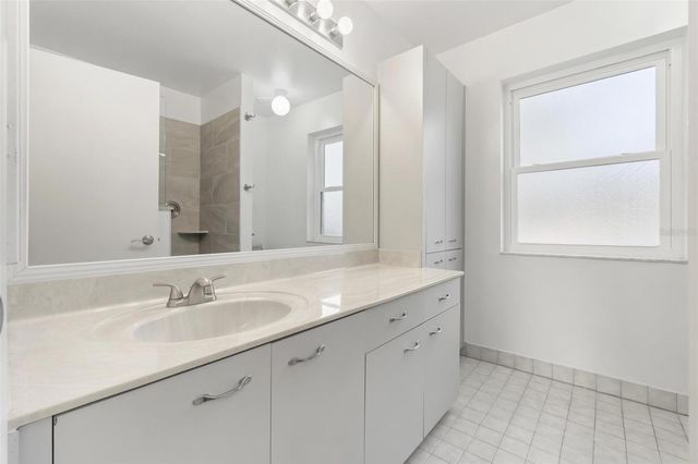 846 GLADES COURT NE, St Petersburg, FL 33702