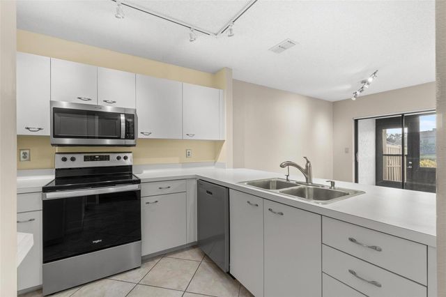 846 GLADES COURT NE, St Petersburg, FL 33702