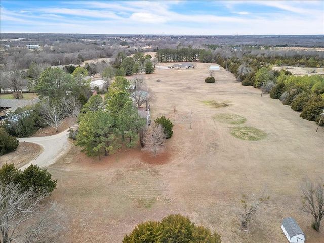 18 Pineyridge Lane, Shawnee, OK 74801