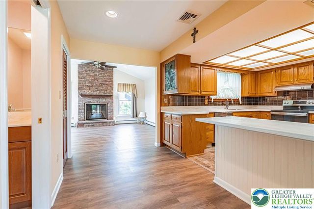 5902 Holiday Drive, Upper Macungie Twp, PA 18104