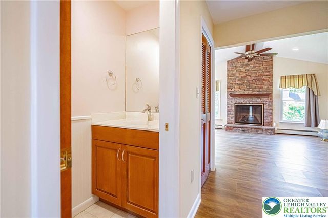 5902 Holiday Drive, Upper Macungie Twp, PA 18104