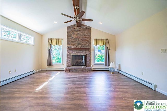 5902 Holiday Drive, Upper Macungie Twp, PA 18104
