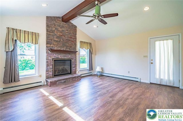 5902 Holiday Drive, Upper Macungie Twp, PA 18104