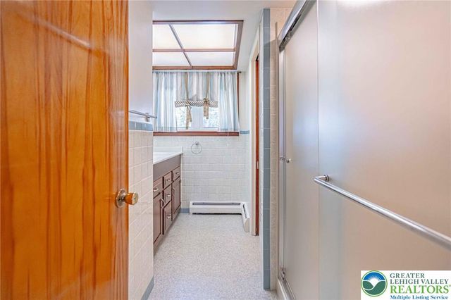 5902 Holiday Drive, Upper Macungie Twp, PA 18104