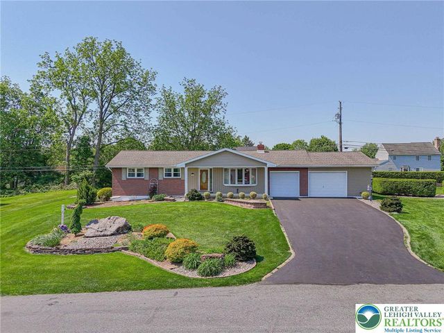 5902 Holiday Drive, Upper Macungie Twp, PA 18104