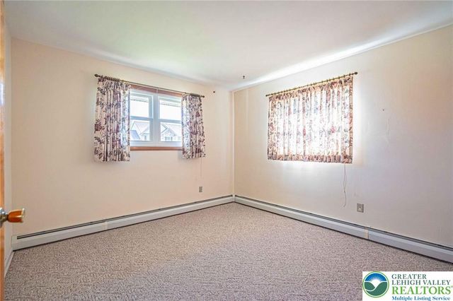 5902 Holiday Drive, Upper Macungie Twp, PA 18104