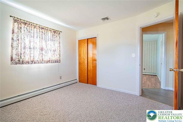 5902 Holiday Drive, Upper Macungie Twp, PA 18104