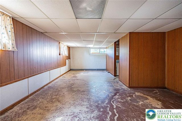 5902 Holiday Drive, Upper Macungie Twp, PA 18104
