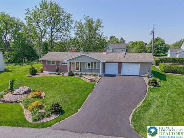 5902 Holiday Drive, Upper Macungie Twp, PA 18104