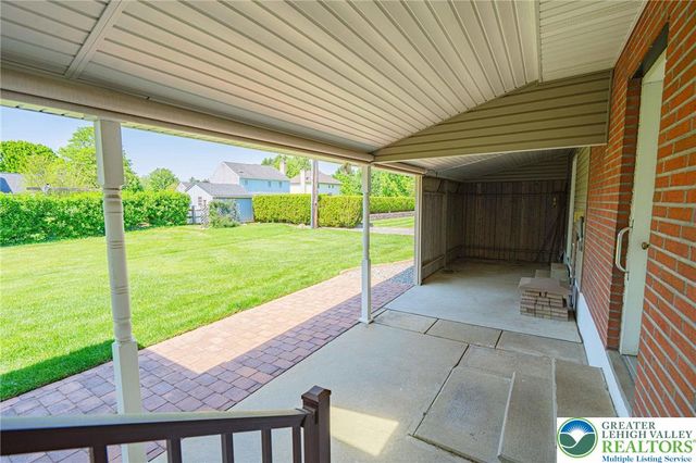 5902 Holiday Drive, Upper Macungie Twp, PA 18104