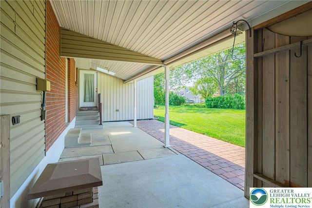 5902 Holiday Drive, Upper Macungie Twp, PA 18104