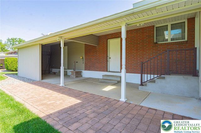 5902 Holiday Drive, Upper Macungie Twp, PA 18104