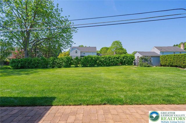 5902 Holiday Drive, Upper Macungie Twp, PA 18104