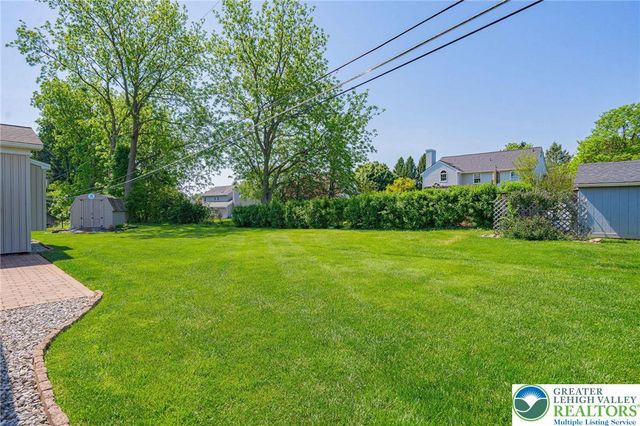 5902 Holiday Drive, Upper Macungie Twp, PA 18104