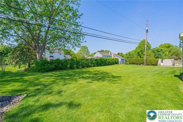 5902 Holiday Drive, Upper Macungie Twp, PA 18104