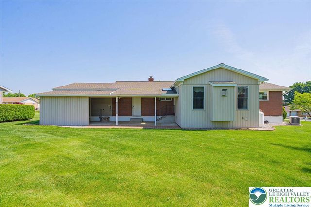 5902 Holiday Drive, Upper Macungie Twp, PA 18104