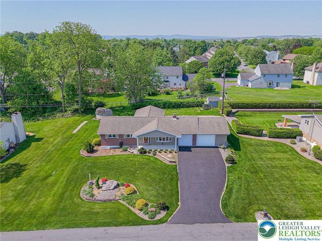 5902 Holiday Drive, Upper Macungie Twp, PA 18104