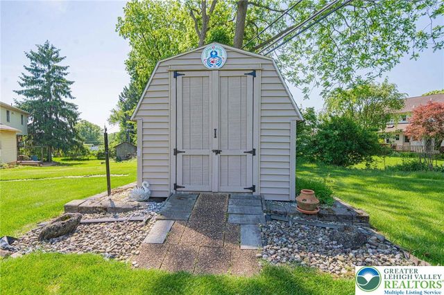 5902 Holiday Drive, Upper Macungie Twp, PA 18104
