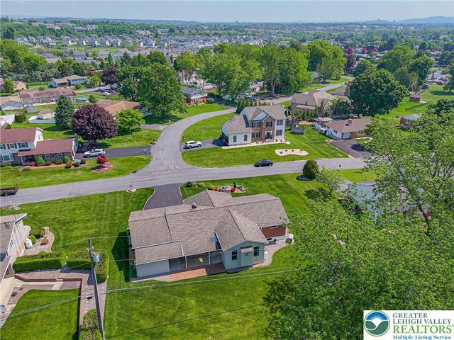 5902 Holiday Drive, Upper Macungie Twp, PA 18104