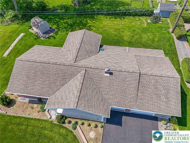 5902 Holiday Drive, Upper Macungie Twp, PA 18104