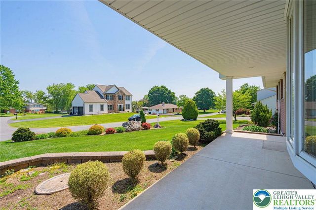 5902 Holiday Drive, Upper Macungie Twp, PA 18104