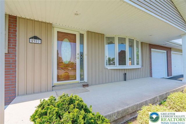 5902 Holiday Drive, Upper Macungie Twp, PA 18104