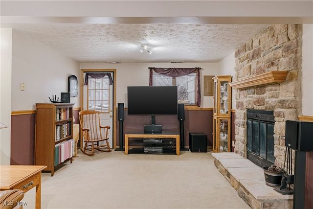 718 Hartford Drive, Elyria, OH 44035