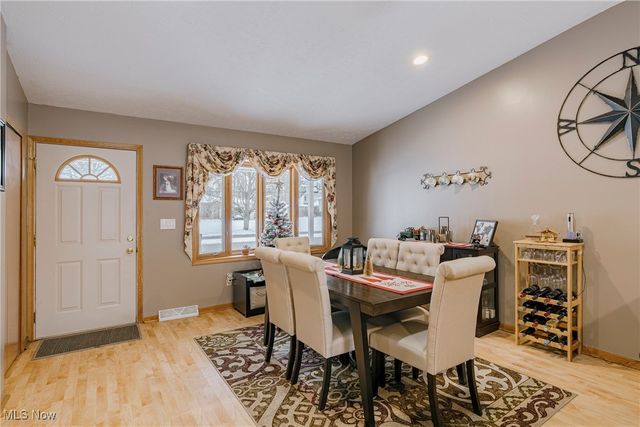 718 Hartford Drive, Elyria, OH 44035