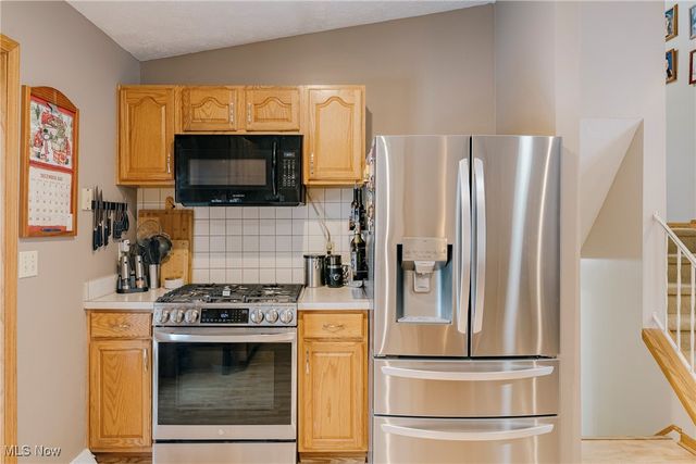 718 Hartford Drive, Elyria, OH 44035