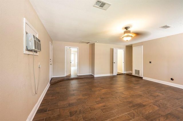 6400 Craigwood CIR, Austin, TX 78725