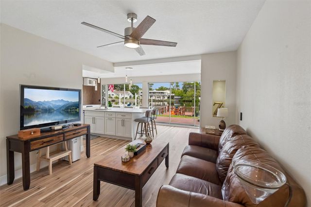 609 WESTWINDS DRIVE 4, Palm Harbor, FL 34683