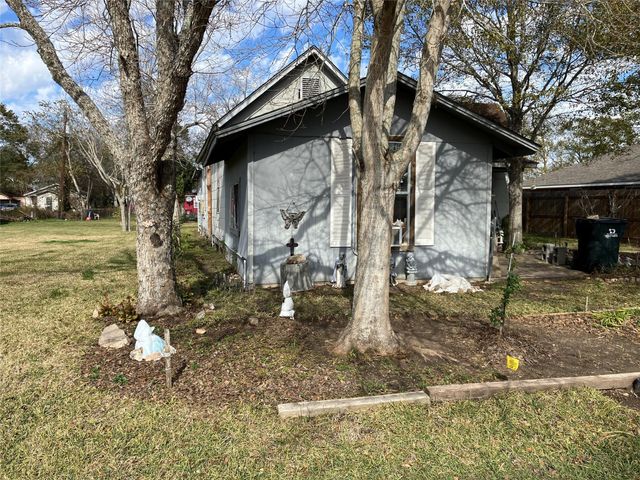 820 Empire Street, El Campo, TX 77437