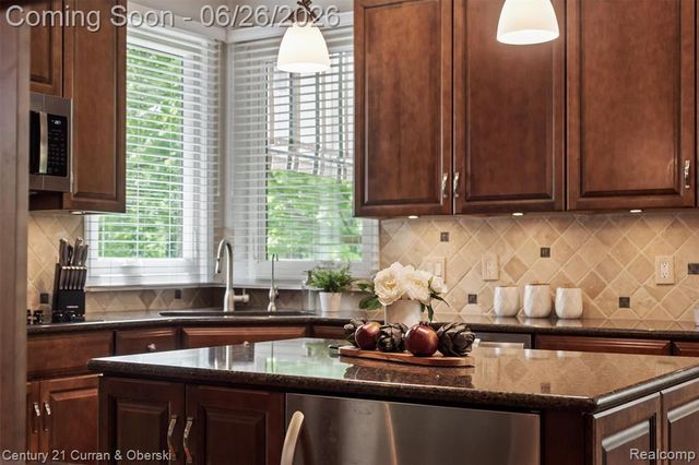 22217 Hazelton Court, Novi, MI 48374